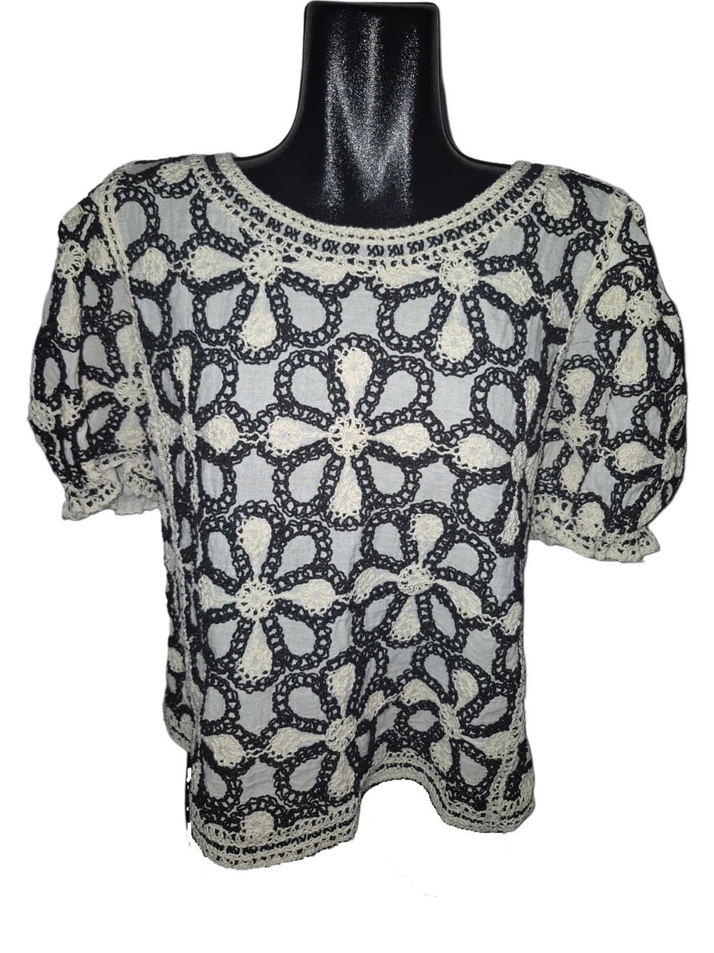 Solitaire Black And White Floral Crochet Overlay Short Puff Sleeve Top Size L